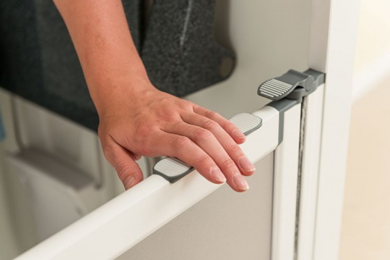 Pro Doors Style E - Advance Rise and Glide Carer Screen 1300 X 800mm Corner Entry Right Hand